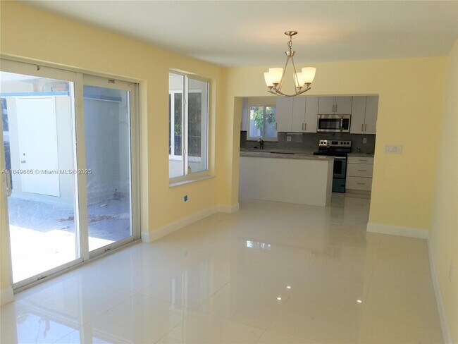 Building Photo - 801 NW 30th Pl