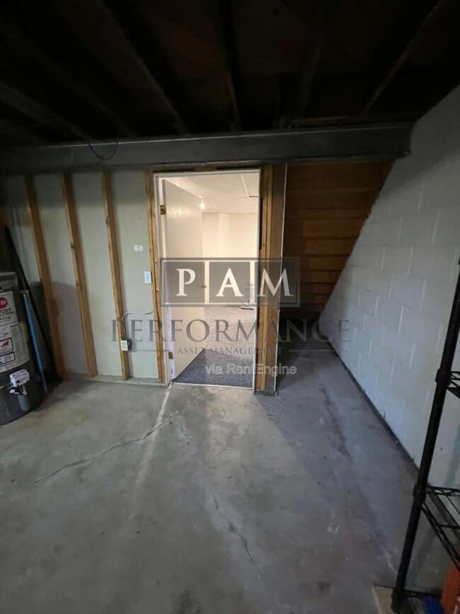 Building Photo - 8862 N Malibu Dr