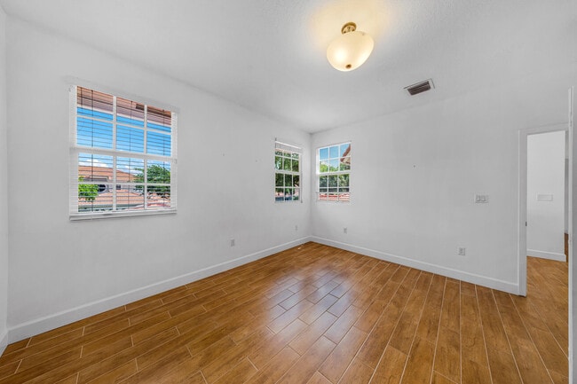 Building Photo - 4106 Carriage Dr