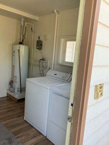 Laundry Room - 2439 9th Ave