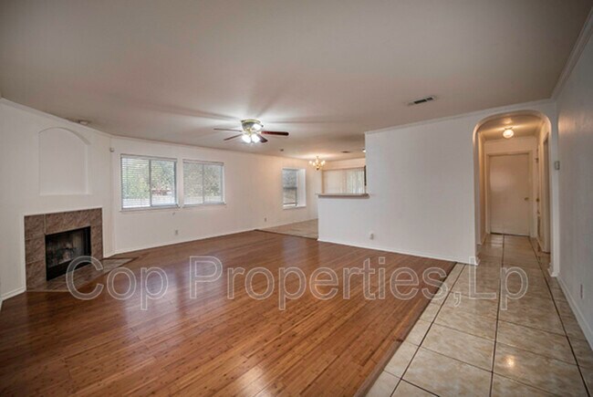Building Photo - 7127 Still Holw Dr