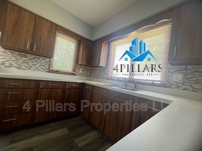 Building Photo - 106 Belden St