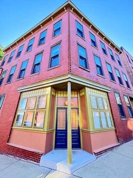 Building Photo - 26 Beacon St