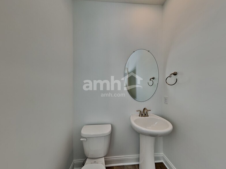 Building Photo - 233 Deanscroft Dr