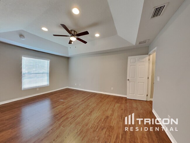 Building Photo - 1240 Fleetwood Dr NW