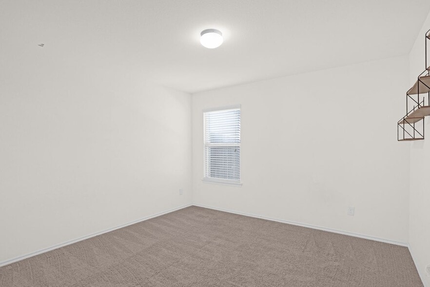 Building Photo - 904 Opal Path