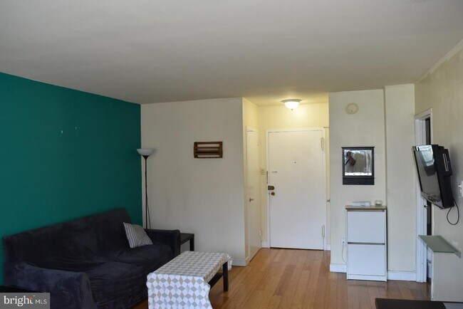 Building Photo - 1111 Arlington Blvd