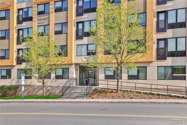 Building Photo - 68 Lake St