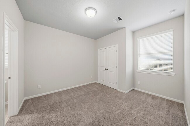 Building Photo - 8734 Laurel Crest Dr