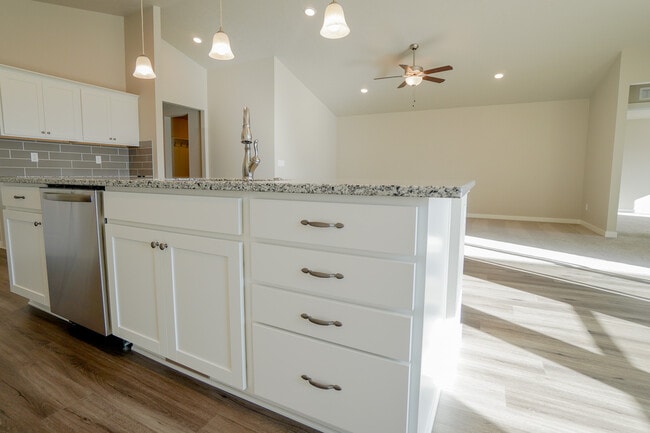 Building Photo - 2814 N Cherry Grove Way