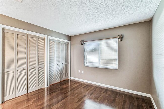 Building Photo - 204 Mary Dr