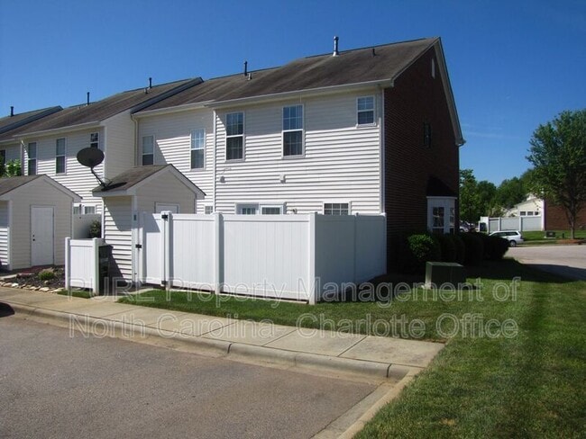 Building Photo - 18040 Delmas Dr