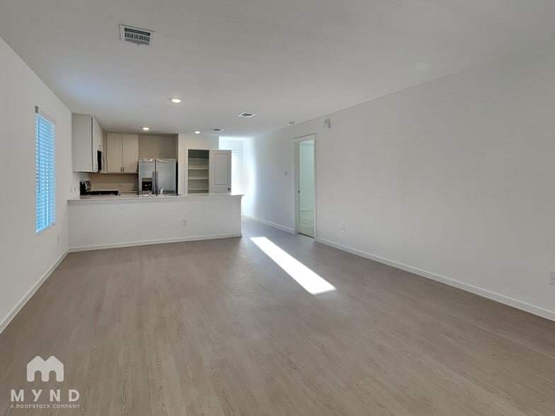 Building Photo - 2057 Belgian Dr