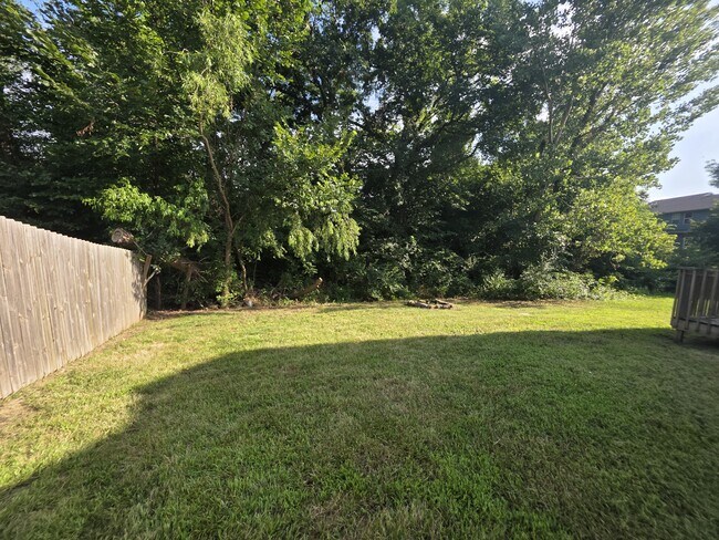Building Photo - 606 Highland Ridge Dr