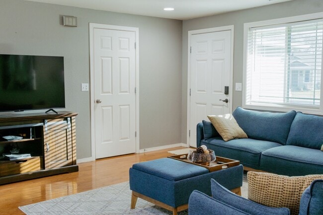 Building Photo - 509 Chelan Ave