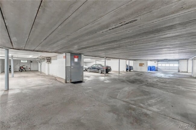 Building Photo - 32 Bernhardt Dr
