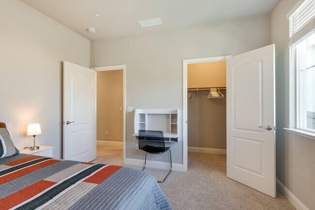 Building Photo - 2606 Petal Way
