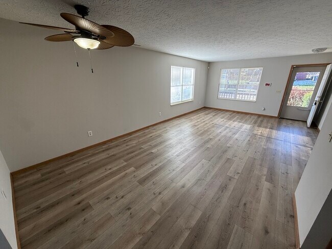 Building Photo - Welcome to 5085 Stanley Ave