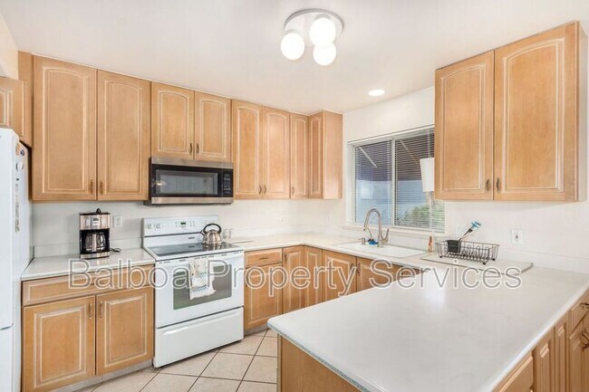 Building Photo - 220 N 22nd Pl