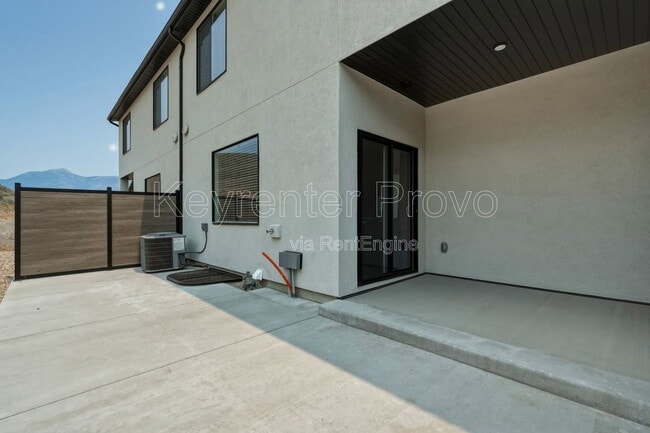 Building Photo - 371 E Levengrove Dr