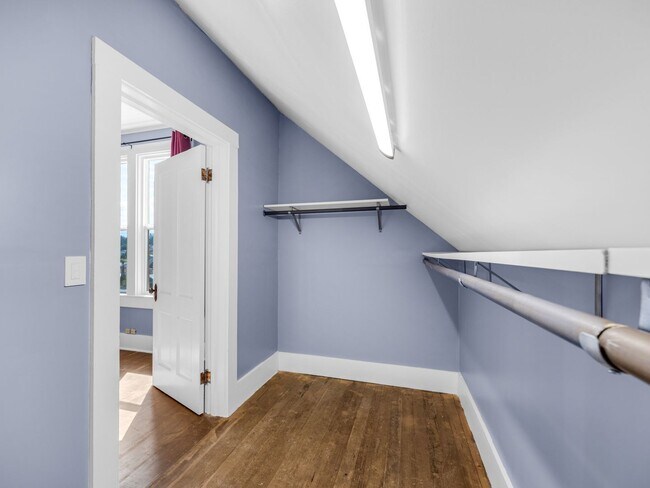 Building Photo - Beautiful, Newly Renovated Franklin House