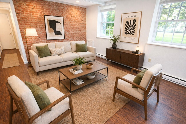 Interior Photo - WALNUT ST -- 161