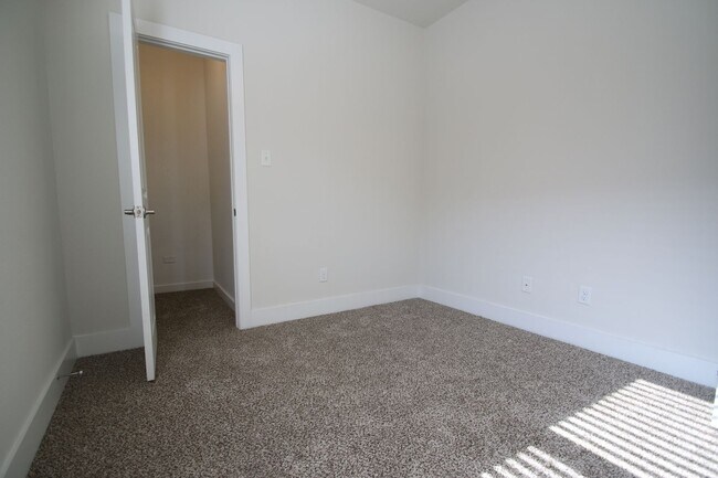 Building Photo - 8037-8039 Arbor