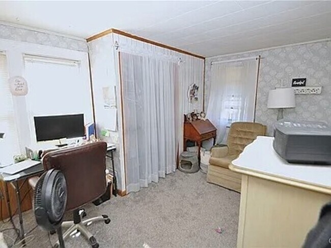 Building Photo - Newly Renovated Apartment in Liverpool!