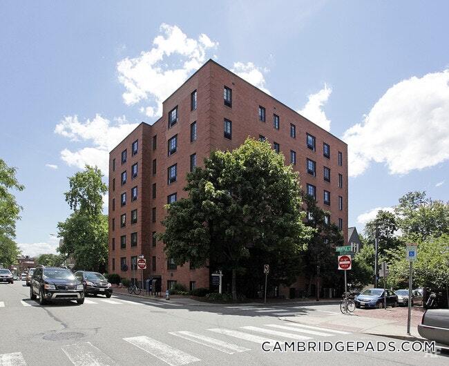 Building Photo - 60 Brattle St