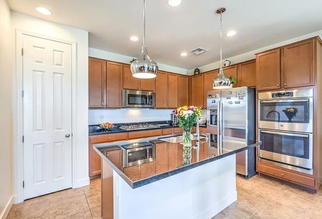 Building Photo - Summerlin Stunner- Spacious Backyard, Stri...