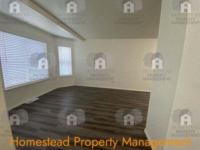 Building Photo - 599