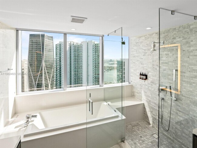 Building Photo - 851 NE 1st Ave