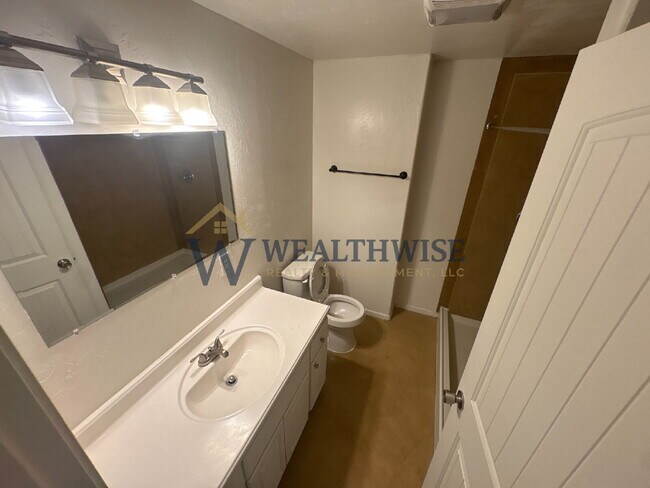 Building Photo - Freshly Remodeled 4 Bedroom 2 Bath Home for Rent 216 E Waverly St, Tucson, AZ 85705 $2400/ Month