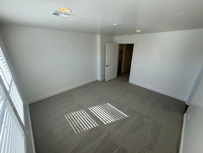 Building Photo - REDUCED PRICE!! Beautiful FOUR Bedroom Home!