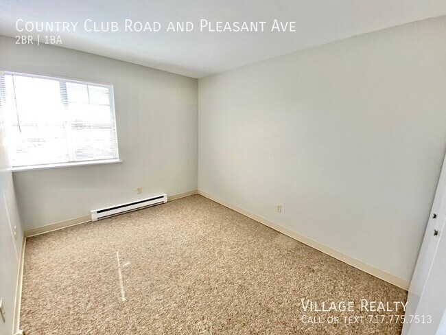 Building Photo - Roomy 2-bed end-unit w/ on-site laundry & ...