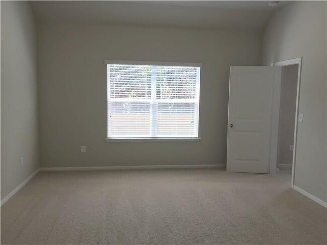 Building Photo - 2205 Bettylou Ln