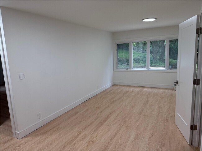 Building Photo - 251 Broadfield Rd