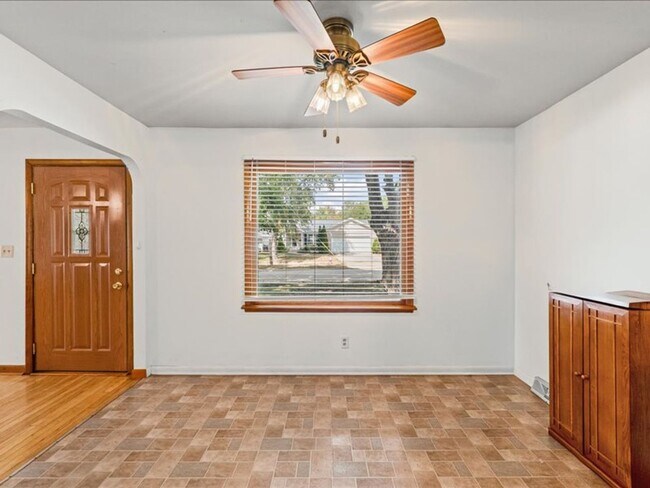 Building Photo - Spacious 3-Bedroom Home with Oversized Garage Space!