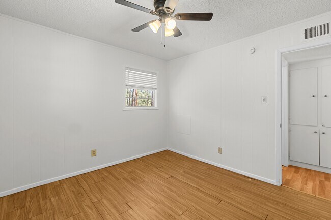 Building Photo - 106 Apache Hills Dr