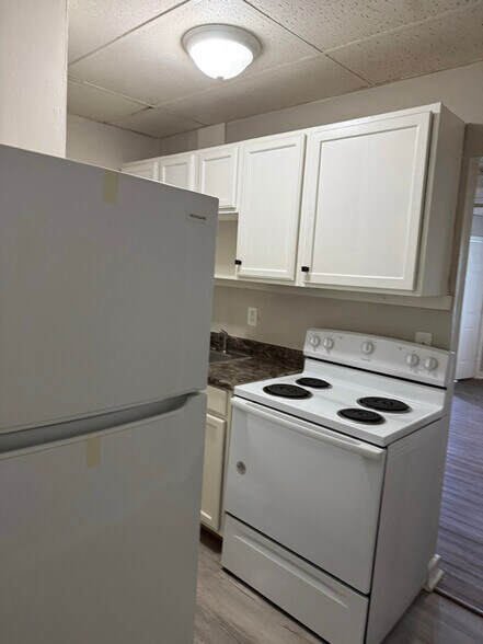 Building Photo - 260 N Commerce Ave