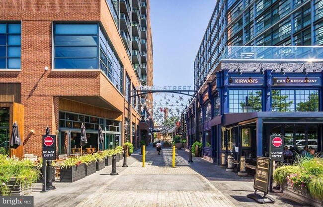 Building Photo - 45 Sutton Square SW