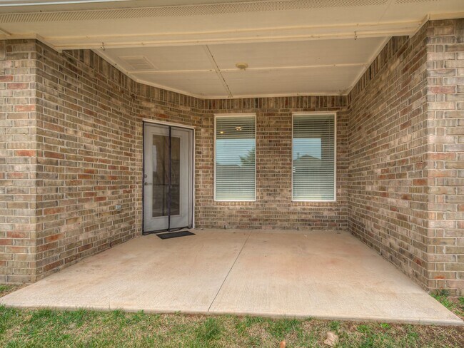 Building Photo - 4 Bedroom + Yukon Schools