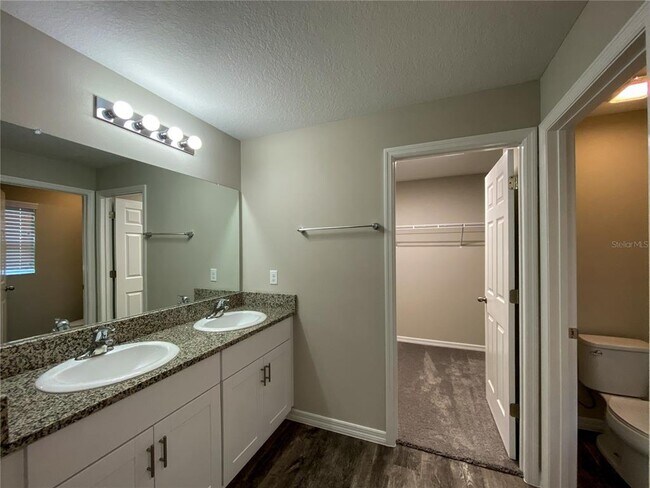 Building Photo - 12921 Twin Bridges Dr