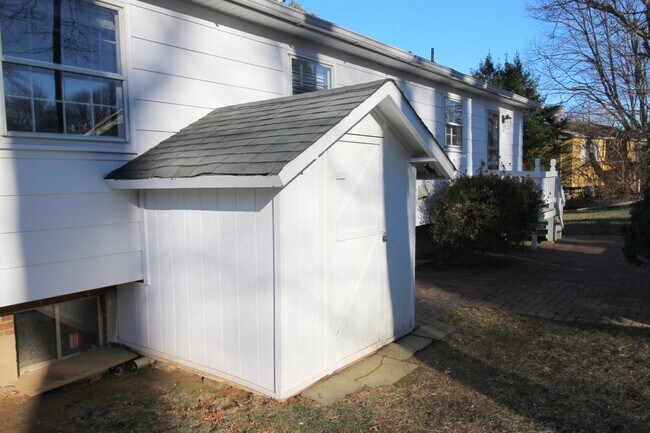 Building Photo - 3BR/2B Home