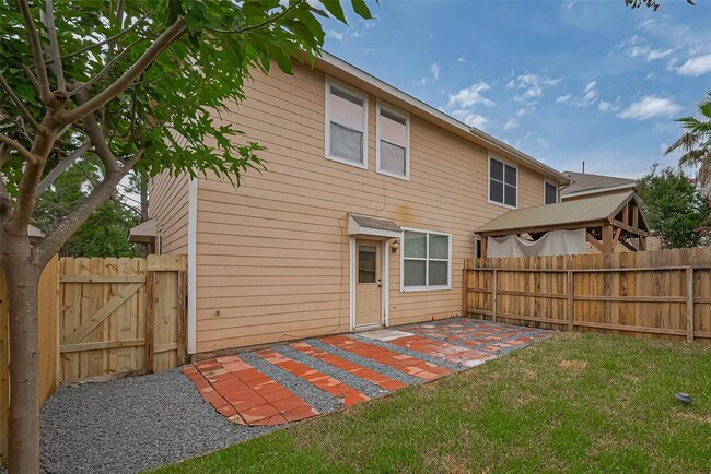 Building Photo - 16839 Carrollton Creek Ln