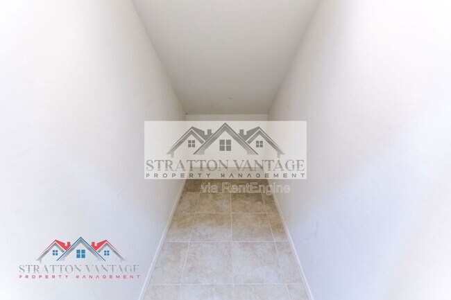 Building Photo - 43620 W Mescal Dr