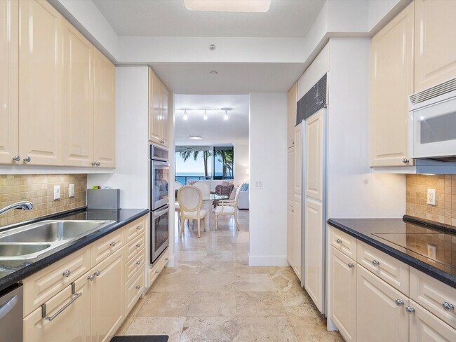 Building Photo - 3200 N Ocean Blvd