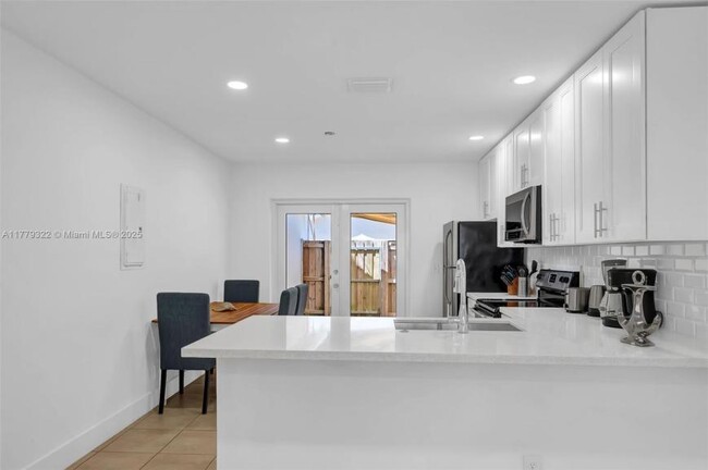 Primary Photo - 2 bedroom in Dania Beach FL 33004