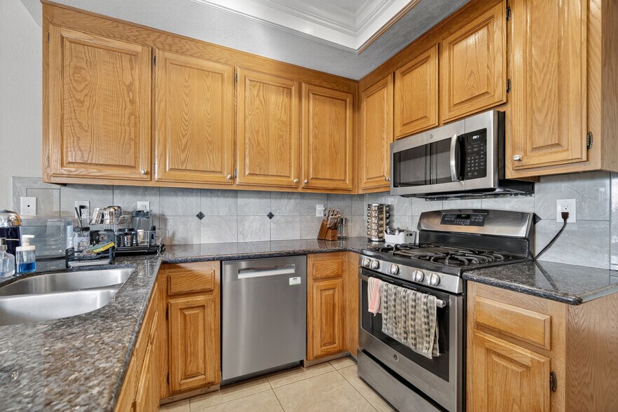 Building Photo - 151 Buck Ct