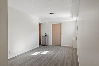 Building Photo - 111 S Elder Ln